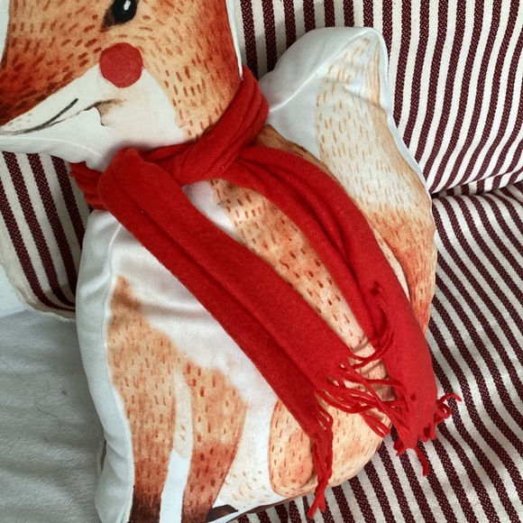 Simons fox 🦊 cushion with scarf - Picture 3 of 5